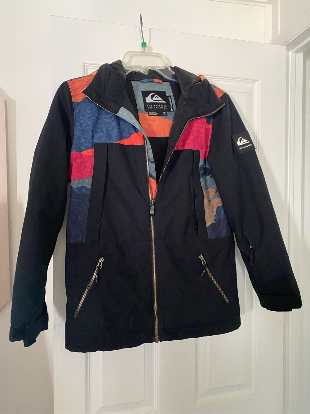 Quiksilver Boys Youth Black Snow Jacket with Red, Blue, Orange Accents Size 12 L